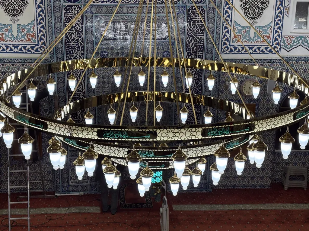 Selçuklu Besmeleli Cami Avizesi (3 Metre 3 Halka 61 Kandilli)